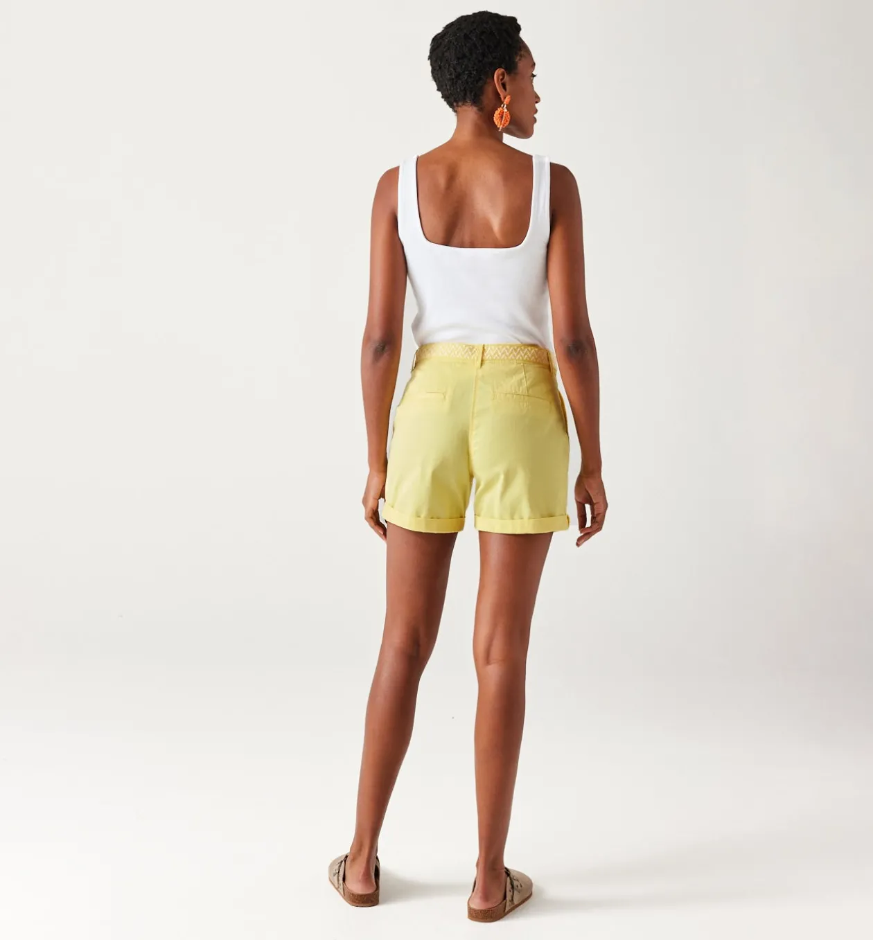 Promod Short à pinces + ceinture - Jaune Hot