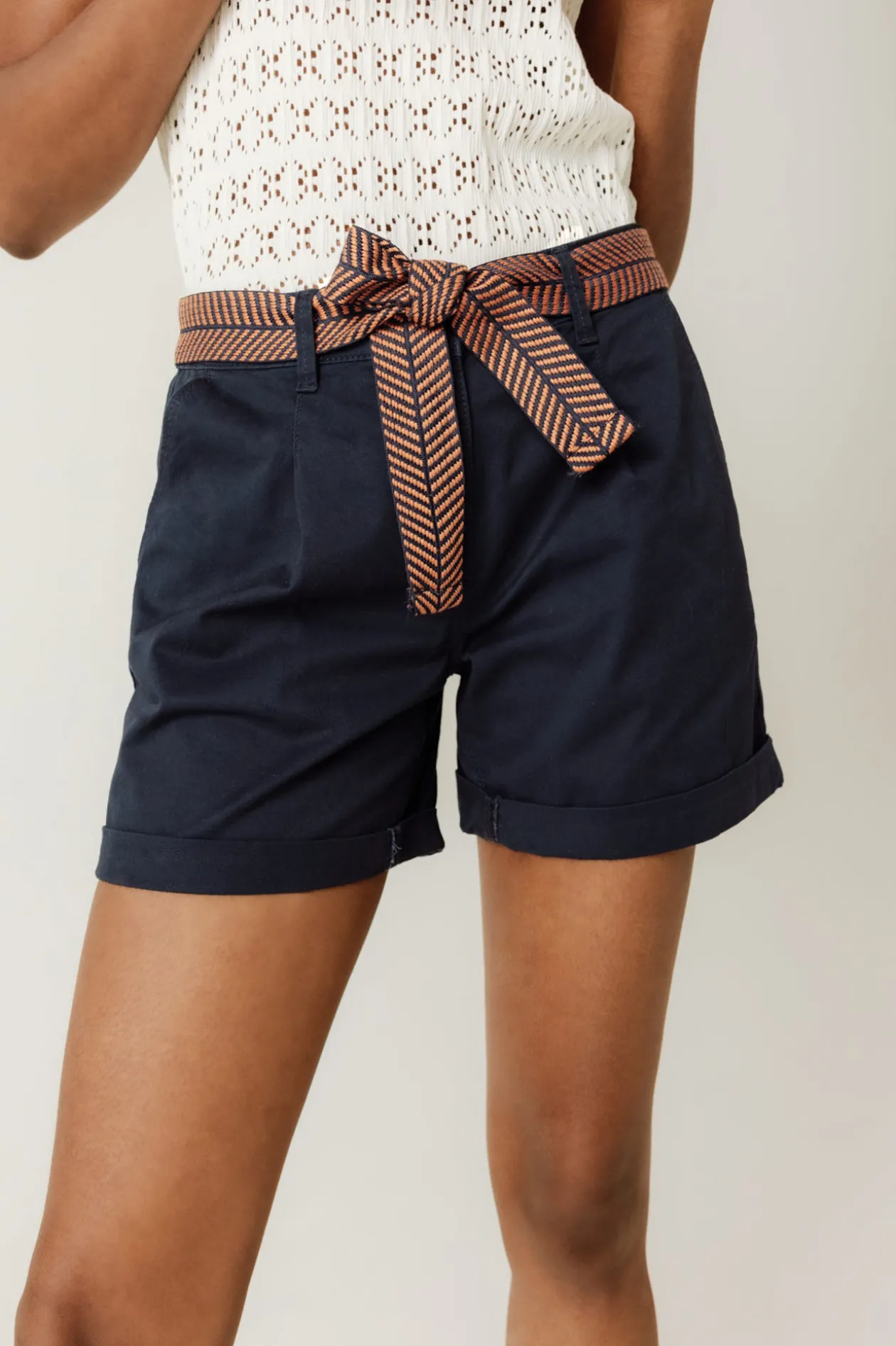 Promod Short à pinces ceinturé - Marine Cheap